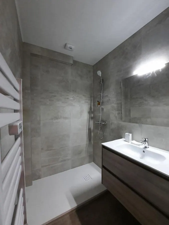Bel Appartement Idealement Situe & Petite Vue Mer Cancale
