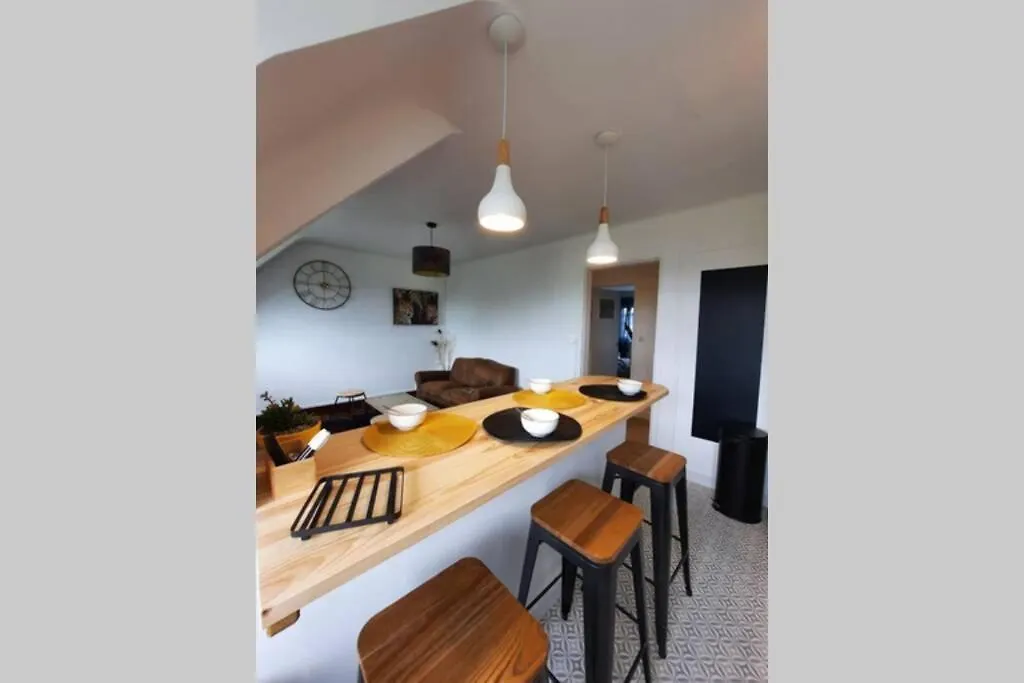 Bel Appartement Idealement Situe & Petite Vue Mer contacts